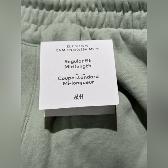 ✨New✨ H&M: Women’s Regular Fit Shorts- Size Medium - Picture 9 of 10